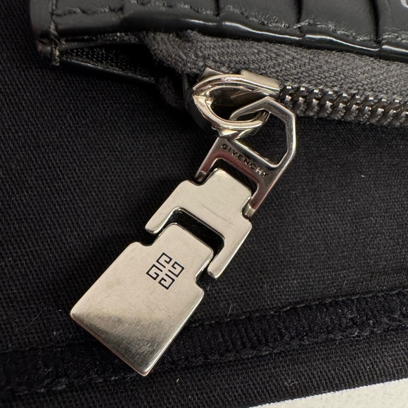 Givenchy Graffiti Logo Gray Leather Card Holder - Picture 3 of 8